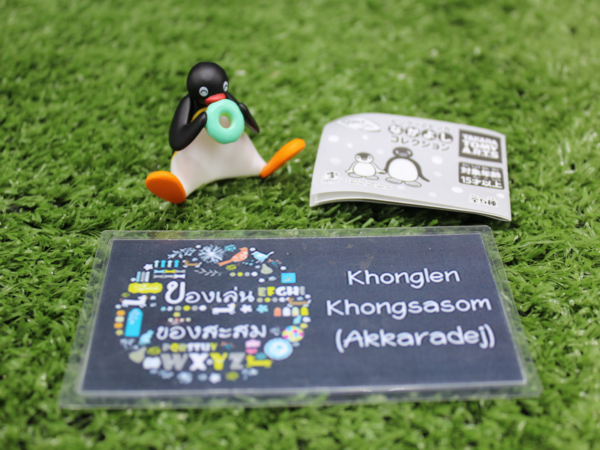3.Gashapon Pingu and Pinga Nakayoshi - Pingu Mogu Mogu