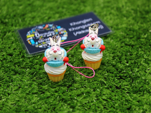 2.Gashapon Disney Alice in Wonderland Cupcake Mascot – White Rabbit