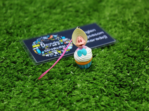 5.Gashapon Disney Alice in Wonderland Cupcake Mascot – Young Oyster